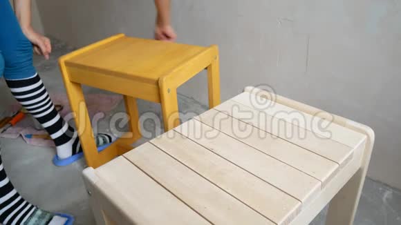 木材车间木材防护清漆的应用视频的预览图