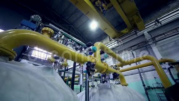 工业工厂的管道陈化煤气油水气管道视频的预览图