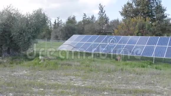 太阳能农场面板绿色能源概念视频的预览图