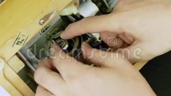 老式缝纫机内部传动视频的预览图