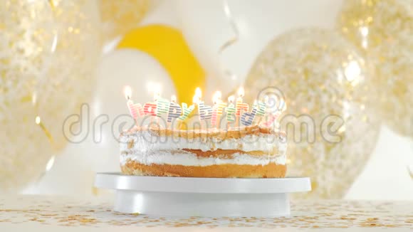 生日快乐蛋糕和火花贺卡1080p全高清视频的预览图