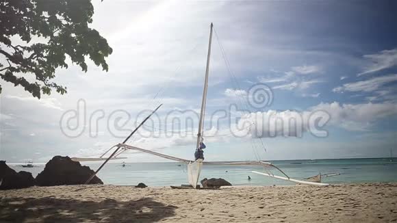菲律宾长滩岛热带海滩木船视频的预览图
