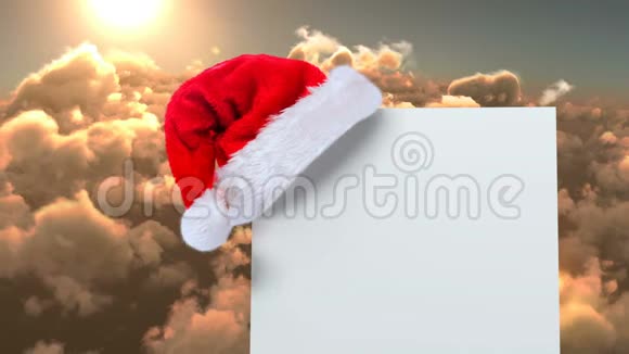 戴着白色卡片和云朵的圣诞帽视频的预览图