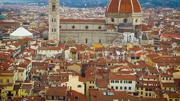 美丽的佛罗伦萨景观圣玛丽亚德尔菲奥雷和意大利佛罗伦萨的红色屋顶视频的预览图