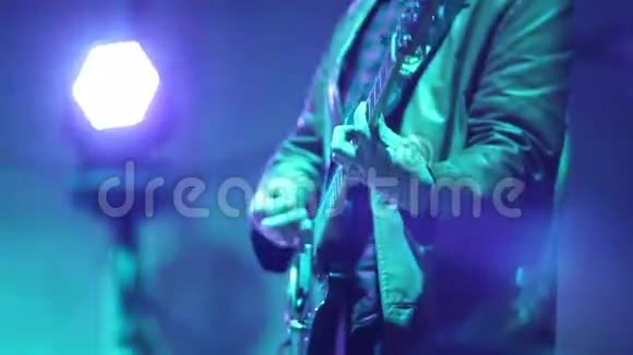 摇滚音乐会乐器电吉他视频的预览图