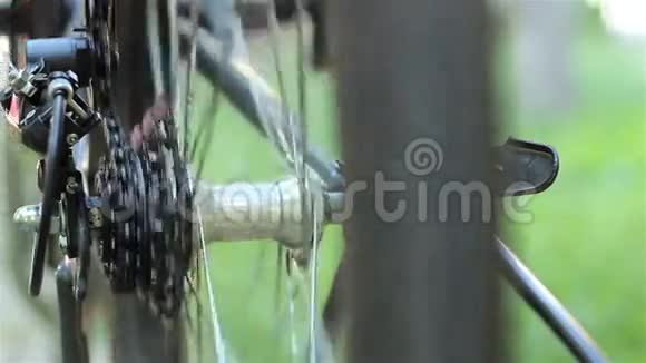 自行车滚筒链和齿轮视频的预览图