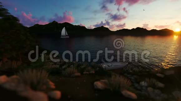 乘着美丽的日落在群山环绕的湖面上航行视频的预览图