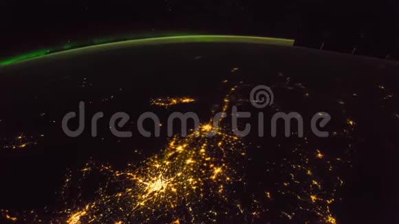从空间站起飞的飞越地球表面飞行由美国宇航局提供的这个视频元素这个视频视频的预览图