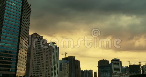 阿尔托丘云在CBD高层和摩天大楼黄昏日落和黎明日出视频的预览图