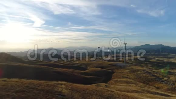 风力发电涡轮风车能源生产的空中景观绿色技术清洁和可再生能源视频的预览图