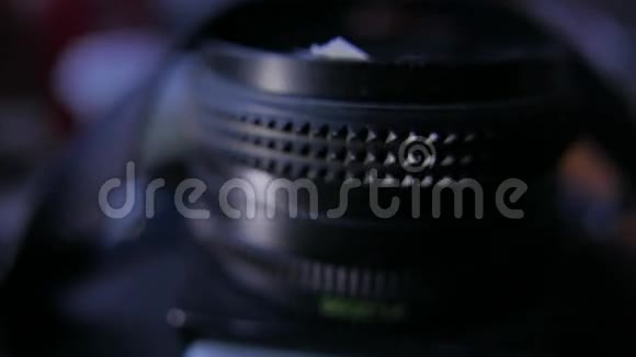 老式苏联35毫米相机和镜头4UHDK视频的预览图
