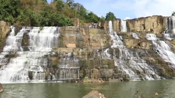 越南著名的Pongour瀑布视频的预览图