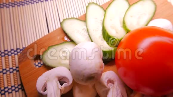 香瓜和蔬菜的特写4UHDK视频的预览图