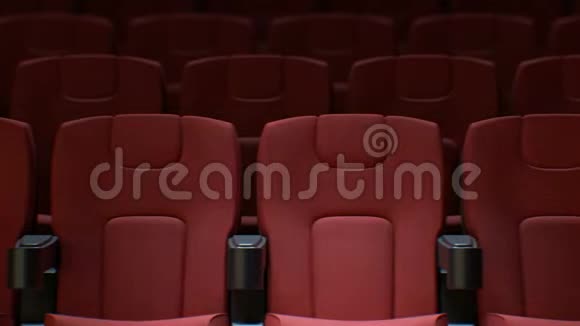 闪烁的灯光从电影院屏幕上的红色椅子上在电影院大厅无缝一排排红色的三维动画视频的预览图