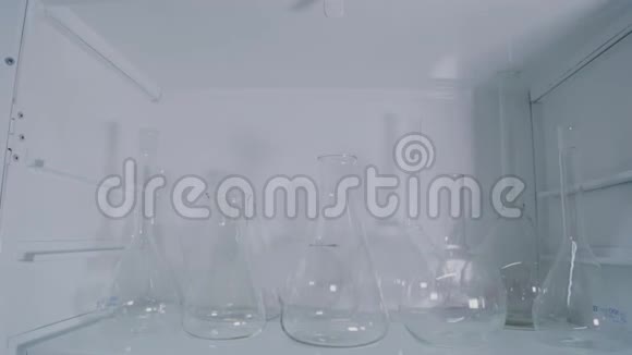 科学实验室的玻璃试管视频的预览图