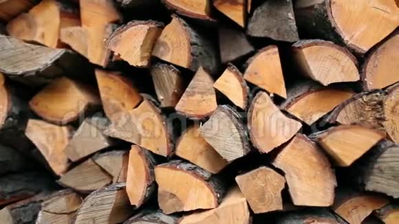 一堆木柴视频的预览图