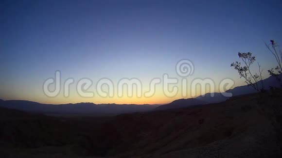 安扎博雷戈沙漠沙漠公路视频的预览图