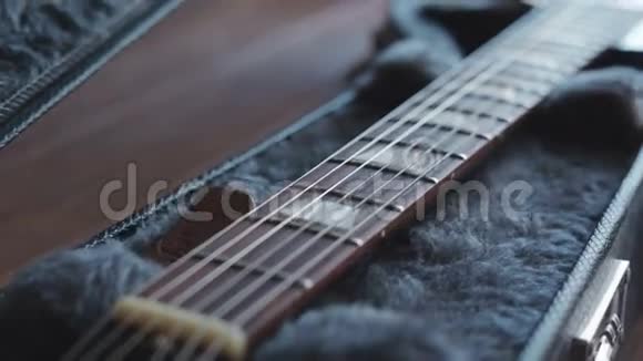 RussiaSaintPetersburg2015年8月3日吉普森莱斯保罗电吉他案视频的预览图