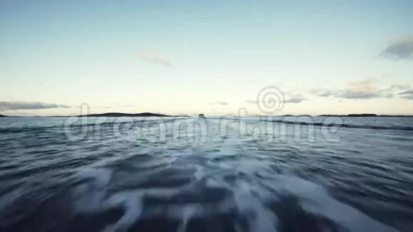 挪威渔船的鸟瞰图视频的预览图