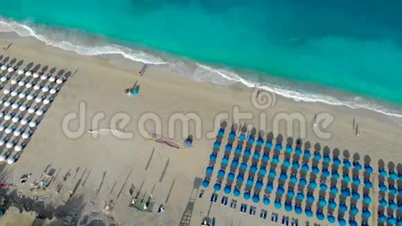 鸟瞰凯瑟琳马海滩莱夫卡达爱奥尼亚群岛希腊视频的预览图