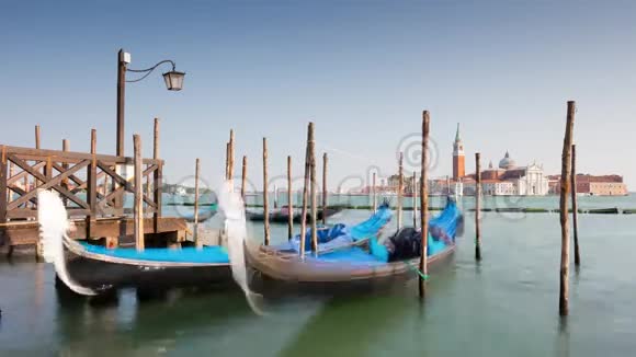 天宫杜卡莱湾甘多拉停车场全景4k时间流逝意大利视频的预览图