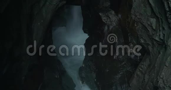 溪瀑布意大利阿尔卑斯山视频的预览图