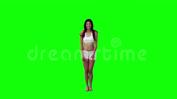 一个女人正在做星星跳跃视频的预览图