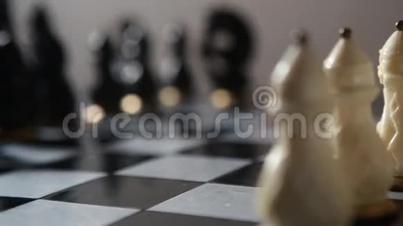 棋盘和棋子视频的预览图