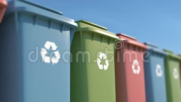 色垃圾桶进行环保处理视频的预览图
