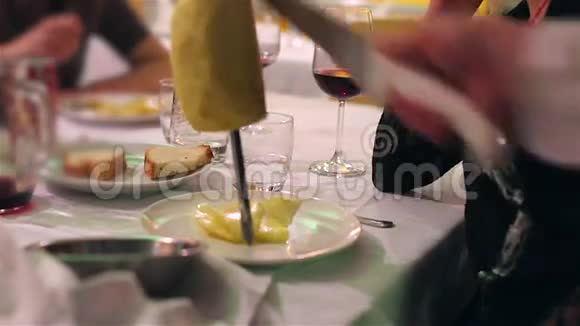 巴西牛排馆的菠萝片视频的预览图