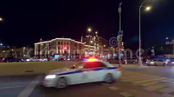 晚上观看博罗维茨卡雅广场大石桥和克里姆林宫视频的预览图