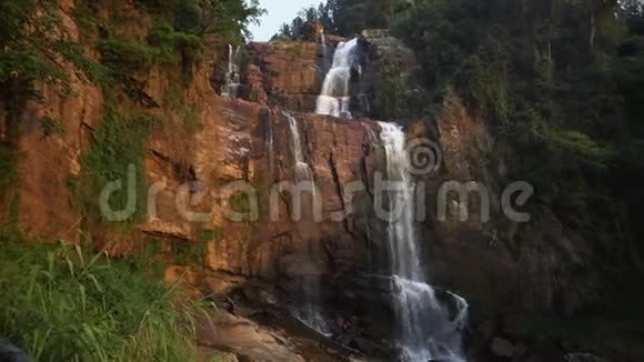 斯里兰卡的瀑布努瓦拉埃利亚兰博达全景视频的预览图