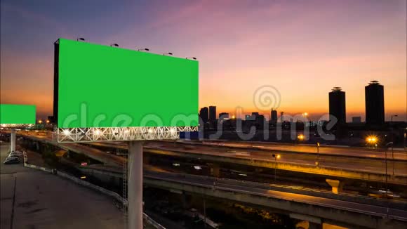 高速公路旁广告广告牌绿色屏幕视频的预览图
