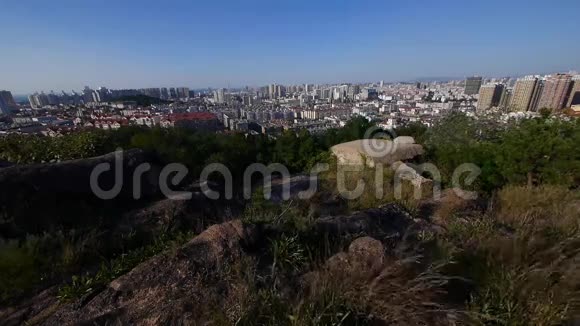 从山上俯瞰全景城市视频的预览图