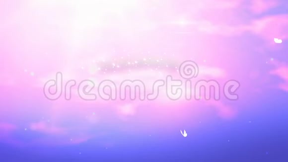可爱的卡通白色独角兽与粉红色的鬃毛上的彩虹神话般的粉红色天空加载4K运动图形视频的预览图
