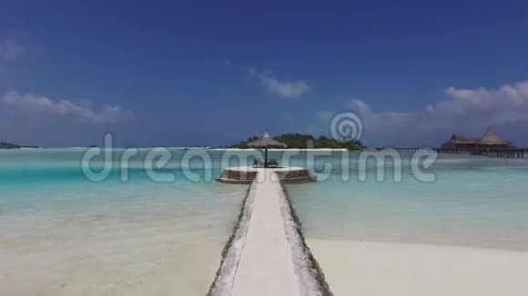 帕拉帕和海床上的马尔代夫海滩码头视频的预览图