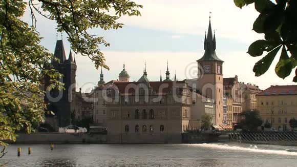 布拉格老城桥塔视频的预览图