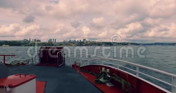 从伊斯坦布尔船上看到城市景色视频的预览图