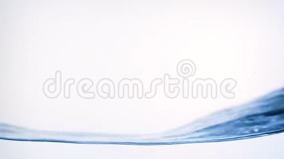 清洁水面溅起水花液体在白色背景下缓慢运动视频的预览图