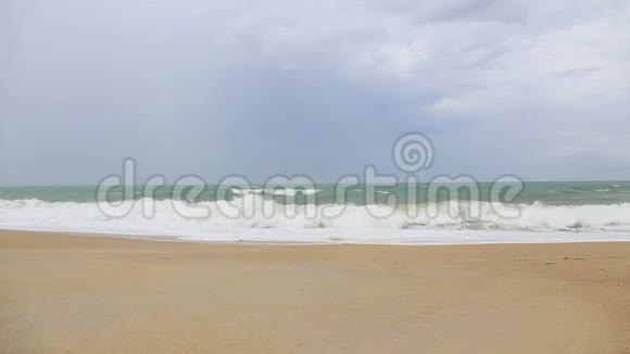 海滩上的热带绿松石海滩海滩上的沙滩是白沙滩视频的预览图