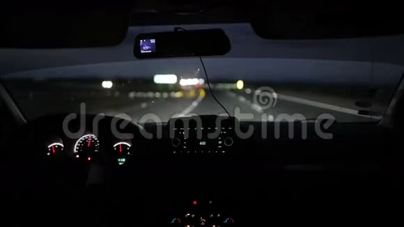 夜间或清晨驾车视频的预览图