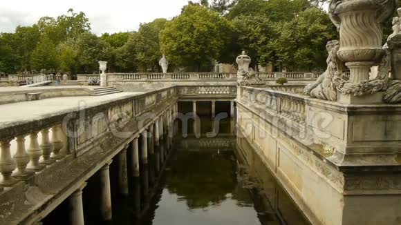 法国尼姆斯喷泉公园视频的预览图
