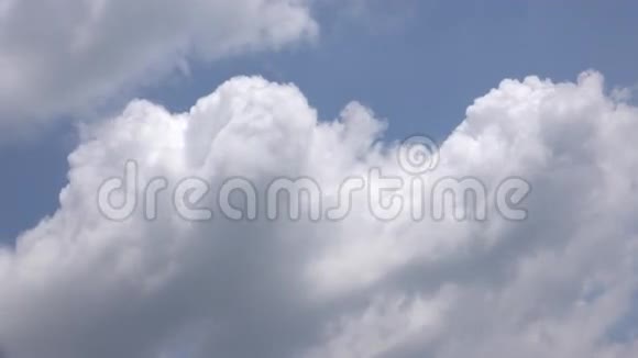 大比拉云时间流逝背景视频的预览图