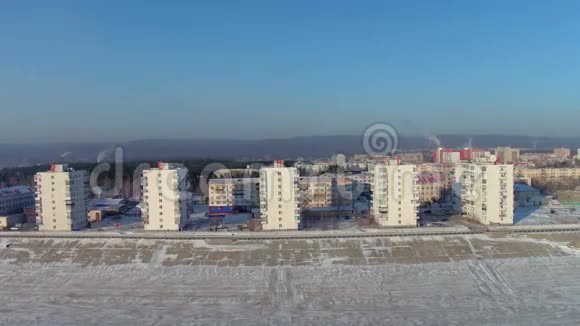 俄罗斯伦斯克市12月1日经典伦斯克城市全景航拍以大型建筑为背景视频的预览图