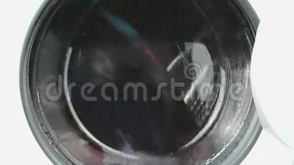 洗衣机的工作周期特写视频的预览图