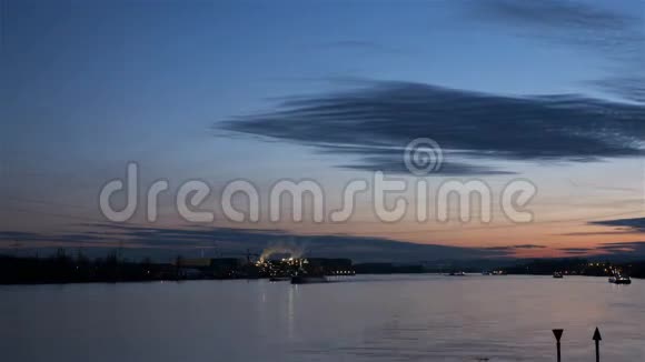 莱茵河在黄昏时分视频的预览图