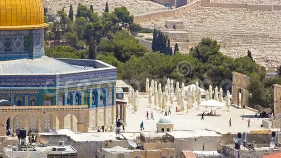 俯瞰耶路撒冷老城的全景以色列包括岩石穹顶视频的预览图