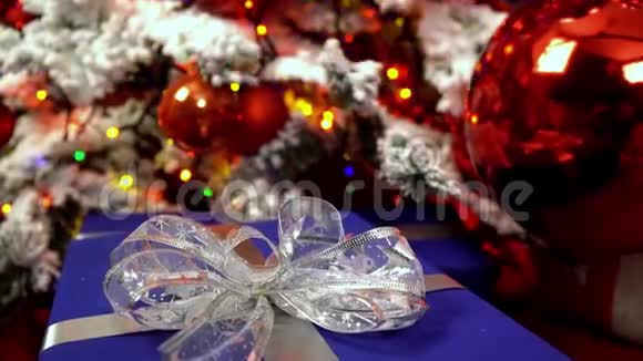 新年和圣诞装饰品视频的预览图