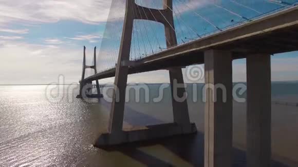 美丽的现代跨江大桥鸟瞰图视频的预览图