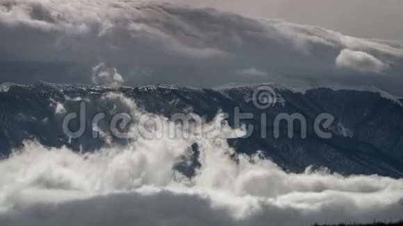 巴布根亚拉在云层里时光流逝视频的预览图